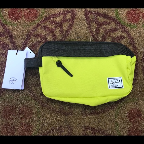 NWT Herschel Supply Company Travel Bag - Picture 2 of 4